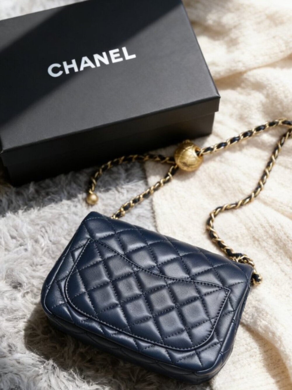 Chanel Classic Flap Mini in Quilted - Picture 6 of 6